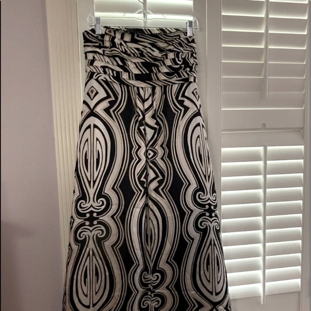 EUC Size 8 White House Black Market